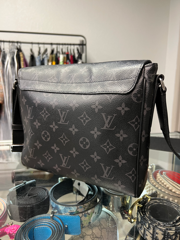 Louis Vuitton District Messenger Leather Bag - Lightly Worn